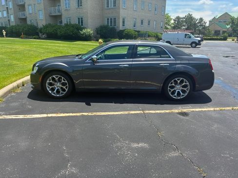 Used 2019 Chrysler 300 C RWD image 13