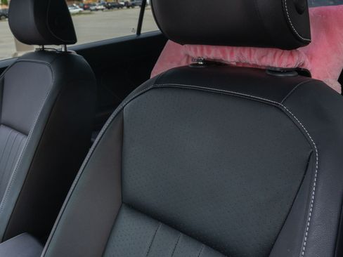 Used 2022 Volkswagen Tiguan SE R-Line image 16