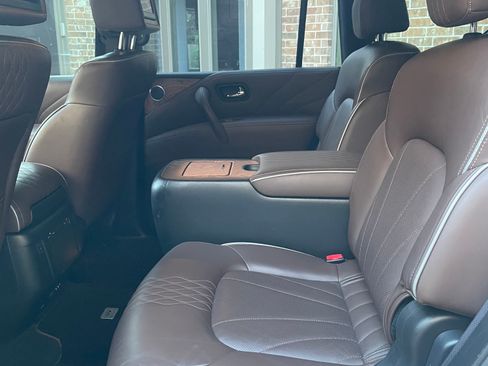 Used 2017 INFINITI QX80 Limited w/ All Season Package image 16