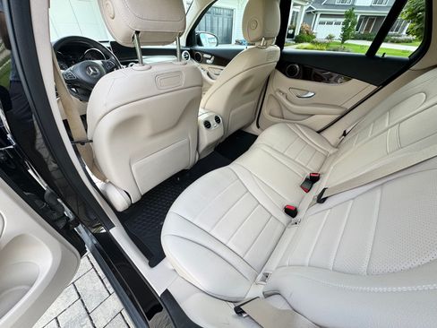 Used 2019 Mercedes-Benz GLC 300 4MATIC image 17