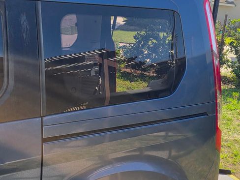 Used 2019 Ford Transit Connect Titanium w/ Titanium Premium Package image 16