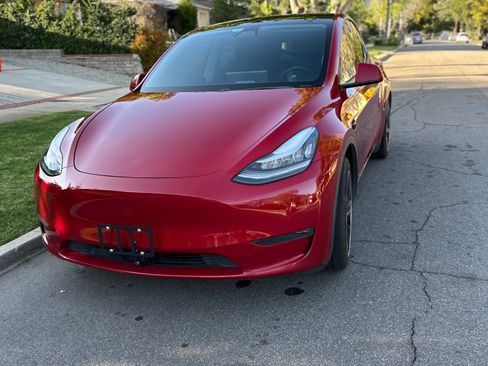 Used 2020 Tesla Model Y Long Range image 9