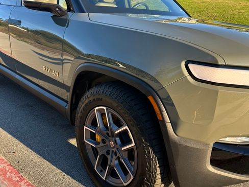 Used 2023 Rivian R1T Launch Edition image 4