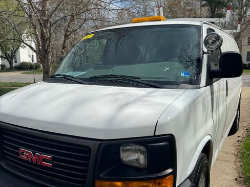 Used 2013 GMC Savana 2500 w/ Power Package image 2