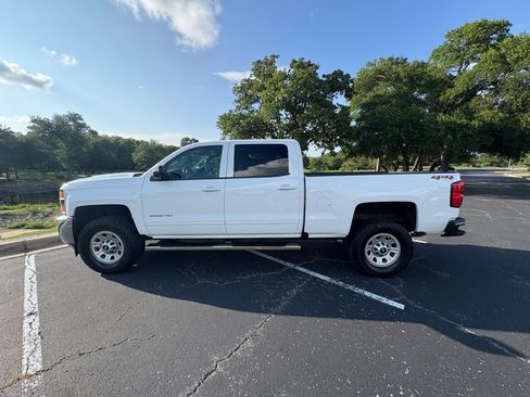 Used 2019 Chevrolet Silverado 2500 LT AWD/4WD image 2