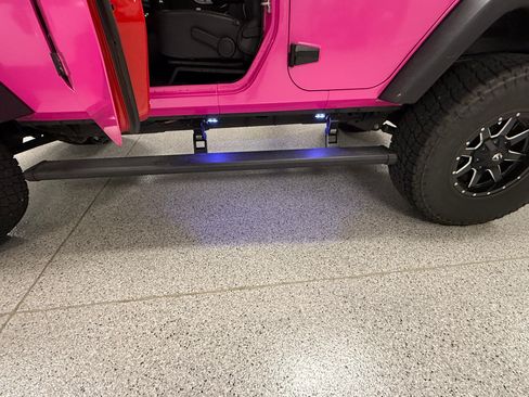 Used 2017 Jeep Wrangler Unlimited Rubicon w/ Connectivity Group image 26