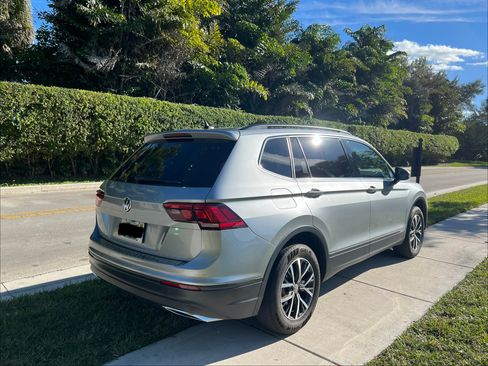 Used 2019 Volkswagen Tiguan SE w/ Panoramic Sunroof Package image 9