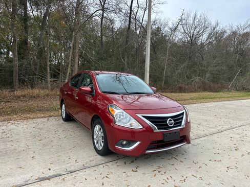 Used 2018 Nissan Versa SV w/ SV Special Edition Package image 2