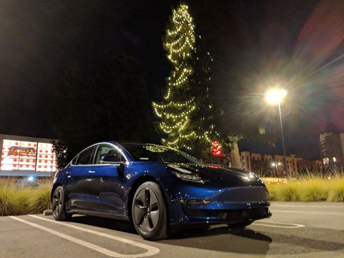 Used 2018 Tesla Model 3 Mid Range image 2