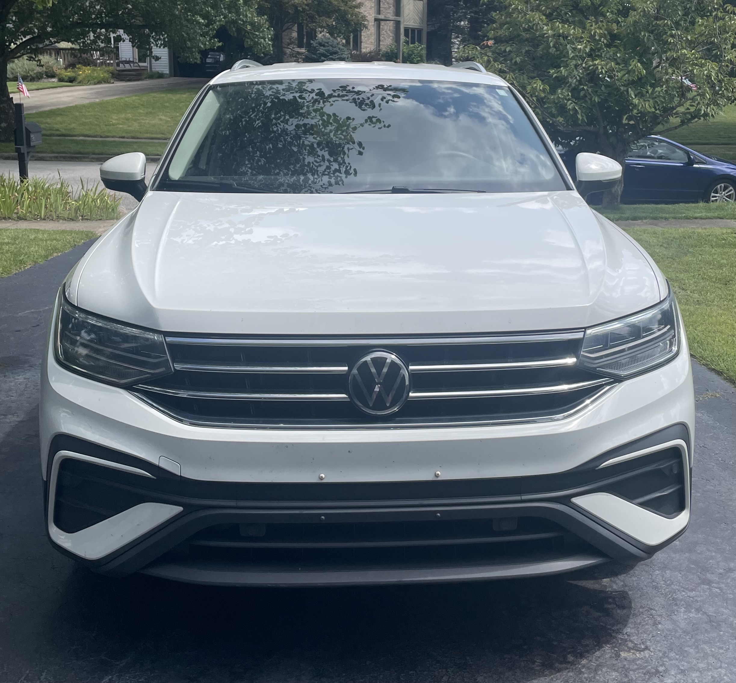 Used 2022 Volkswagen Tiguan SE AWD/4WD image 1