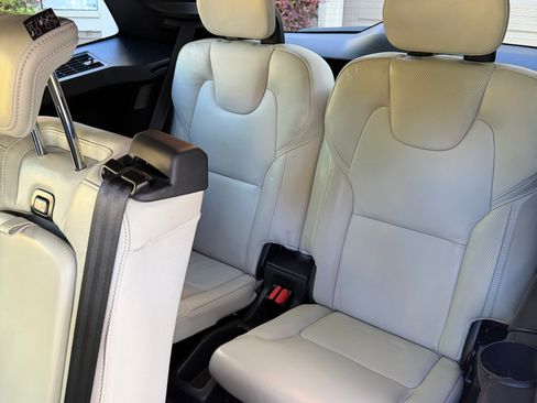 Used 2022 Volvo XC90 T8 R-Design w/ Advanced Package AWD/4WD image 16