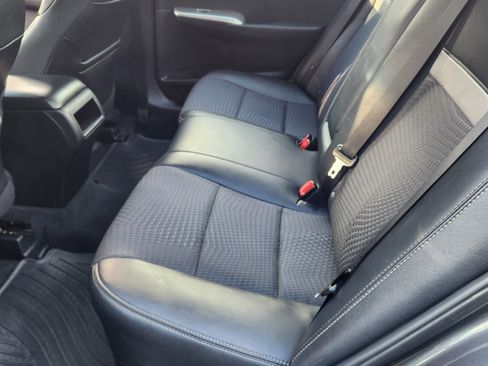 Used 2012 Toyota Camry SE image 4