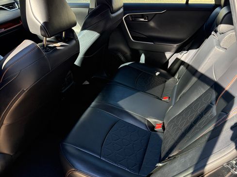 Used 2019 Toyota RAV4 Adventure image 8