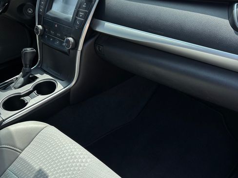 Used 2015 Toyota Camry SE FWD image 10