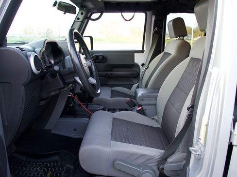 Used 2010 Jeep Wrangler Unlimited Sahara w/ Dual Top Group image 13