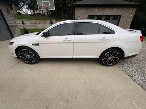 Used 2016 Ford Taurus SHO w/ Equipment Group 401A AWD/4WD image 4