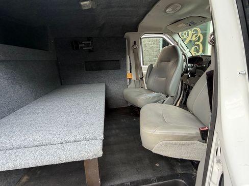 Used 2008 Ford E-150 and Econoline 150 Extended RWD image 18