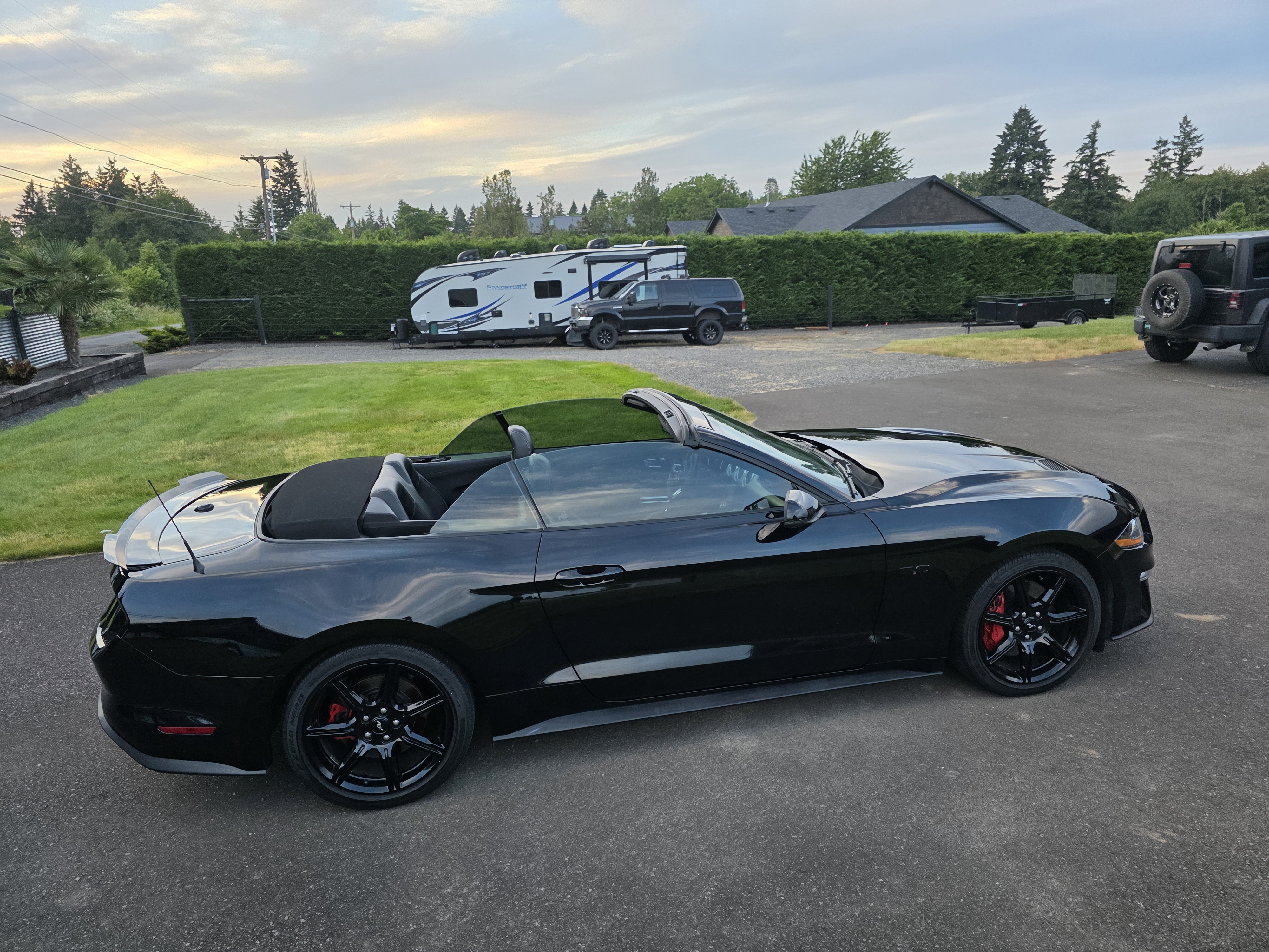 Used 2018 Ford Mustang GT Premium w/ Black Accent Package RWD image 12