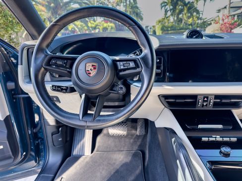 Used 2024 Porsche Cayenne Coupe image 9