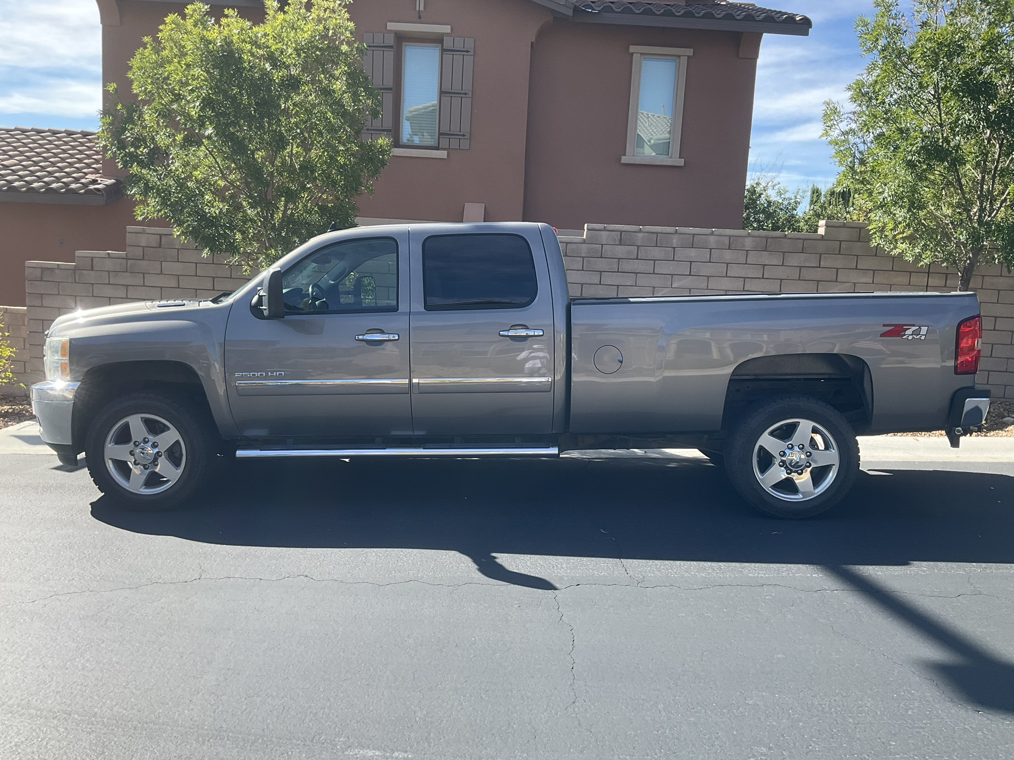 Used 2014 Chevrolet Silverado 2500 LT w/ Custom Sport Truck Package AWD/4WD image 5