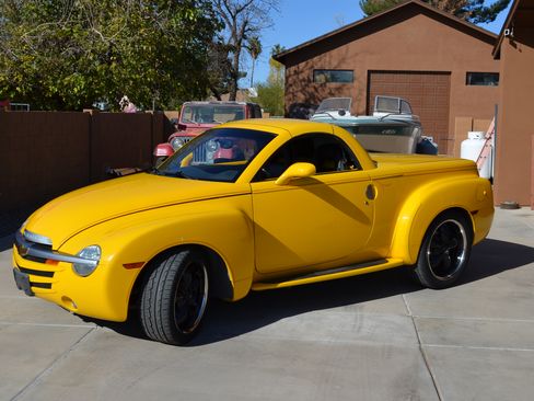 Used 2004 Chevrolet SSR w/ Preferred Equipment Group image 14