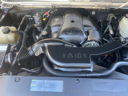 Used 2004 GMC Yukon Denali image 9