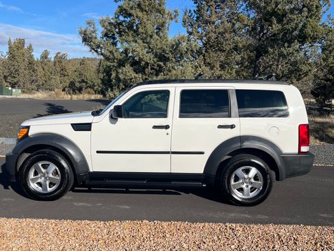 Used 2007 Dodge Nitro SXT image 2