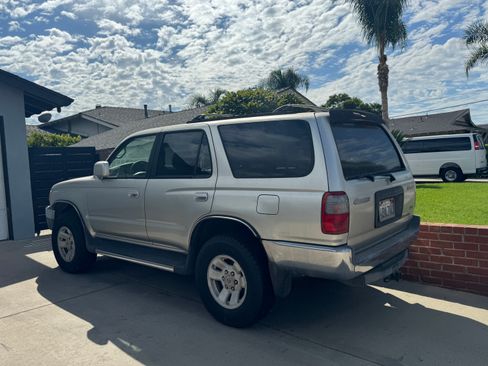 Used 1999 Toyota 4Runner SR5 image 3