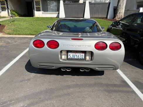 Used 2004 Chevrolet Corvette Coupe w/ Roof Package image 11