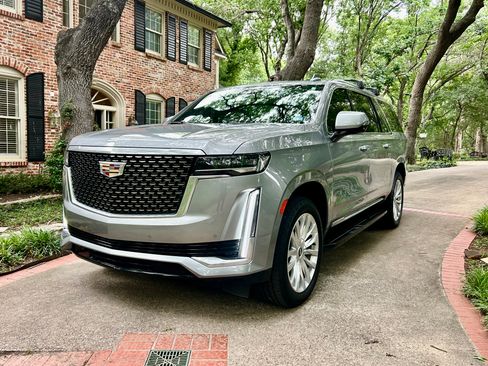 Used 2023 Cadillac Escalade ESV Luxury RWD image 5