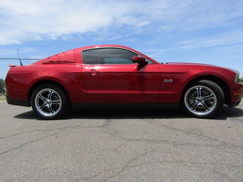 Used 2012 Ford Mustang GT Premium w/ Security Pkg RWD image 10