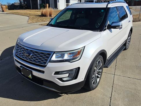 Used 2017 Ford Explorer Platinum image 16
