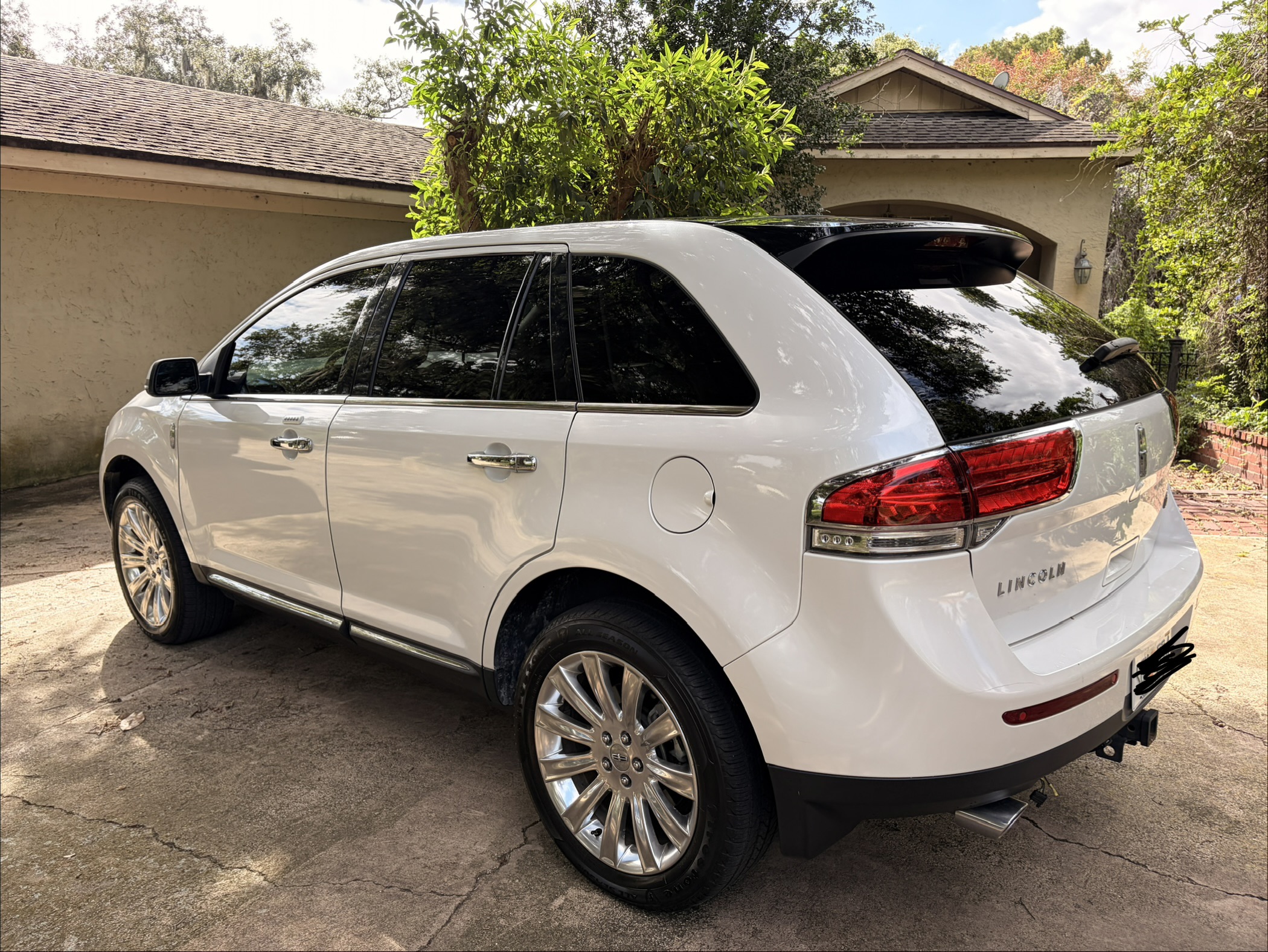 Used 2014 Lincoln MKX FWD w/ Equipment Group 102A image 6