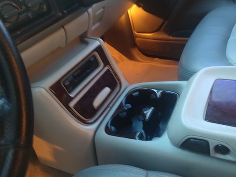 Used 2000 Chevrolet Suburban LT w/ LT Preferred Equipment Group image 6