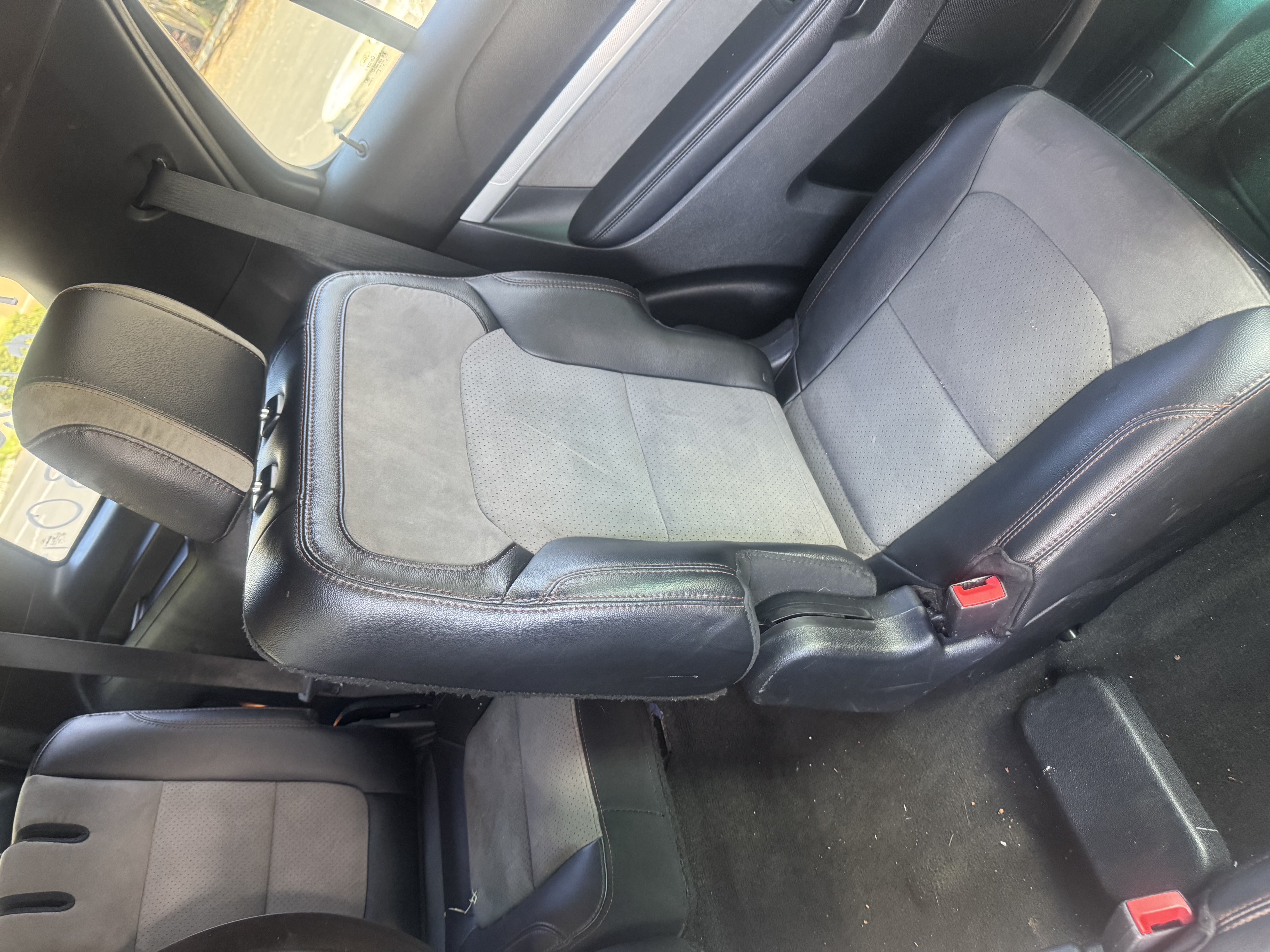 Used 2017 Ford Explorer XLT w/ Equipment Group 202A AWD/4WD image 13