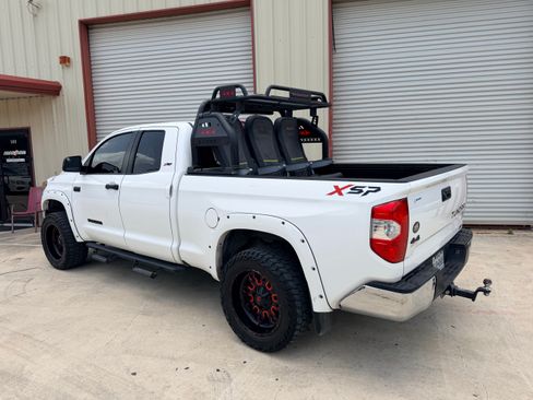 Used 2018 Toyota Tundra SR5 w/ SR5 Upgrade Package AWD/4WD image 2