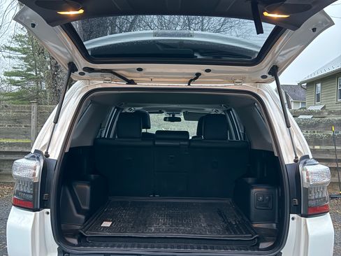 Used 2014 Toyota 4Runner SR5 Premium image 10