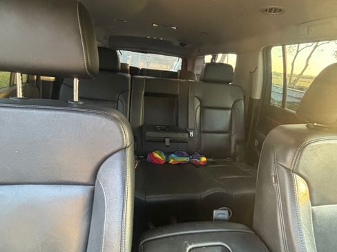 Used 2019 Chevrolet Suburban LT image 4