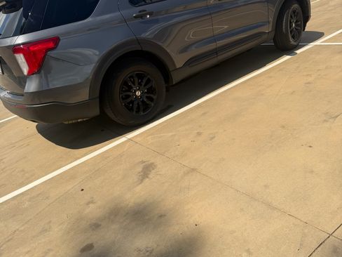 Used 2021 Ford Explorer 2WD image 2