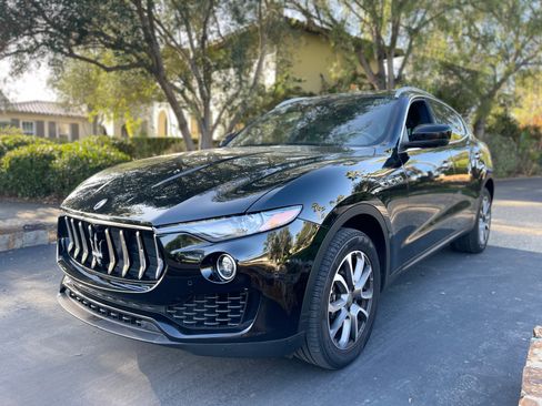 Used 2018 Maserati Levante S image 2