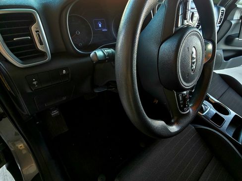 Used 2018 Kia Sportage LX image 23