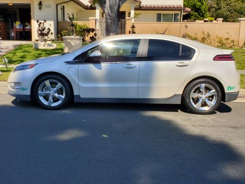 Used 2013 Chevrolet Volt Premium w/ Premium Trim Package image 10