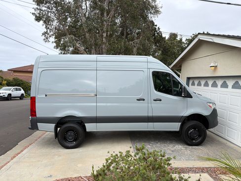 Used 2025 Mercedes-Benz Sprinter 2500 image 1