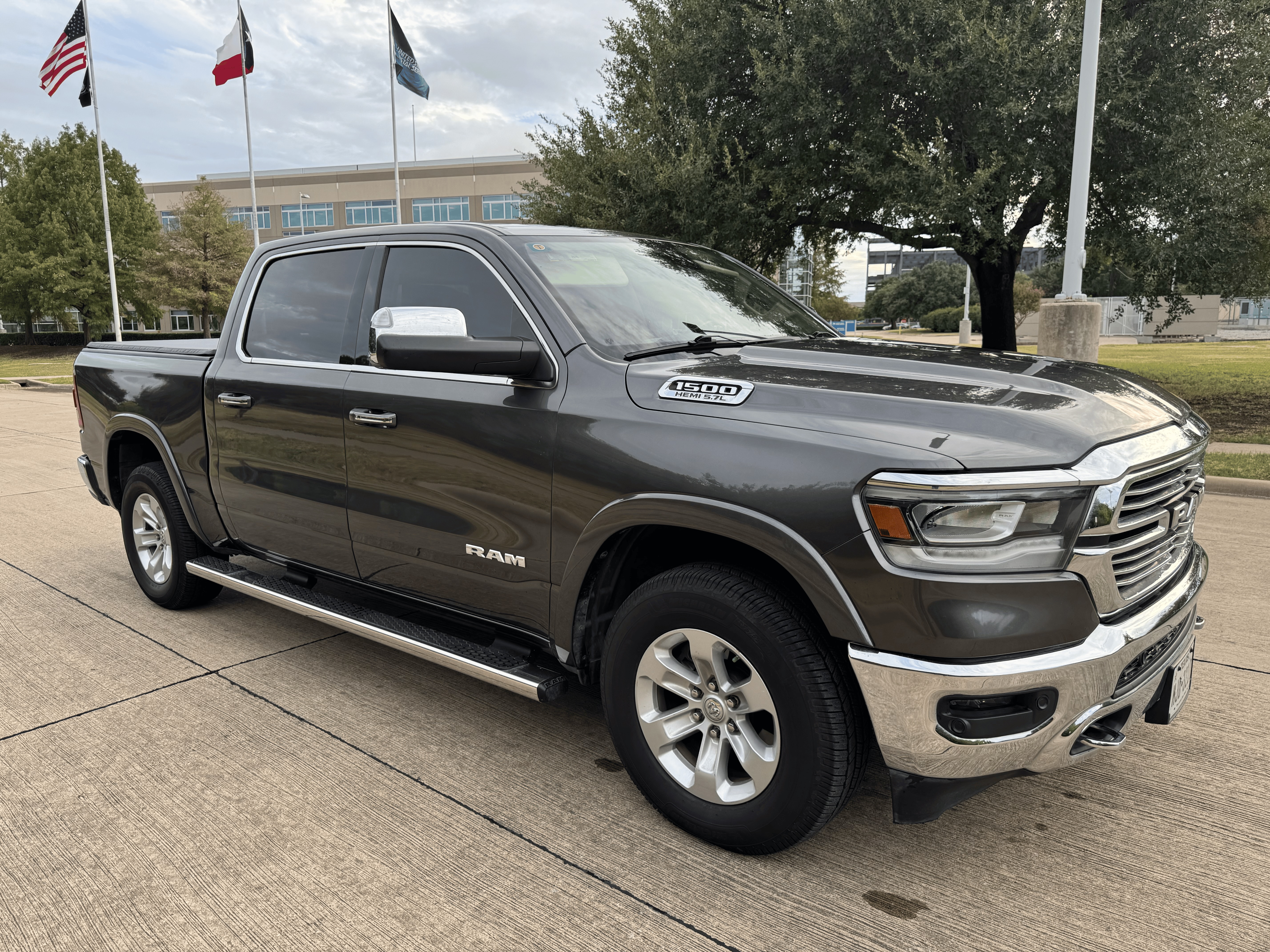 Used 2019 RAM 1500 Laramie AWD/4WD image 10