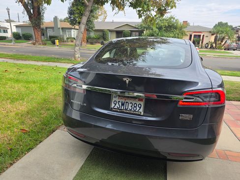 Used 2018 Tesla Model S 75D image 2