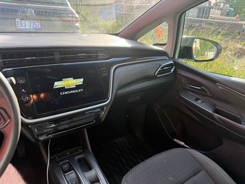 Used 2023 Chevrolet Bolt LT FWD image 5