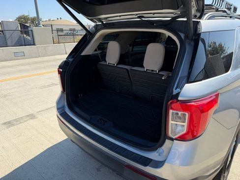 Used 2020 Ford Explorer XLT RWD image 1