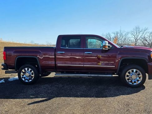 Used 2017 GMC Sierra 2500 Denali w/ Duramax Plus Package image 2