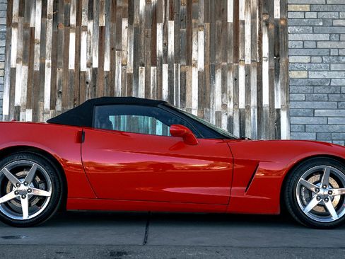 Used 2005 Chevrolet Corvette Convertible w/ Preferred Equipment Group RWD image 2