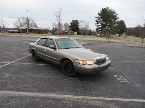Used 2001 Mercury Grand Marquis GS image 4